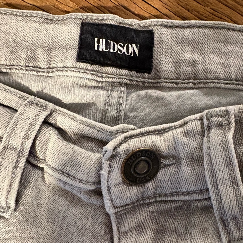 Women’s size 26 Hudson Natalie Super Skinny jeans in a washed light gray denim